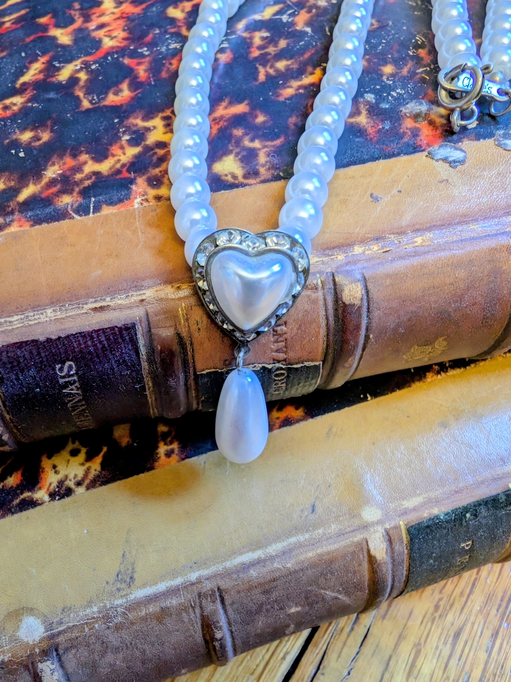 Vintage Claire's white faux pearl necklace with heart pendant 16 Inch Chain